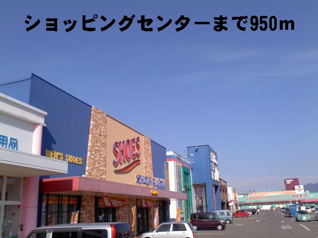 Shopping centre. 950m from the shopping center (shopping center)