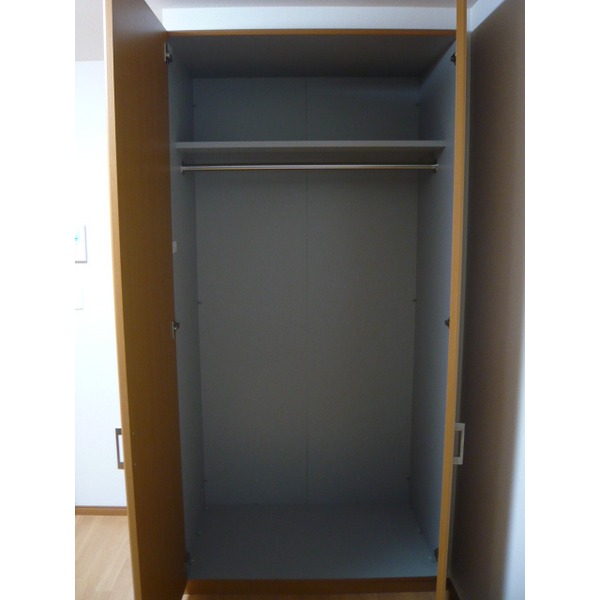 Receipt. Storage of living