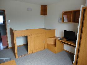 Living and room. Although the living room portion 2F is the carpet in the soundproofed, 1F is the flooring! 