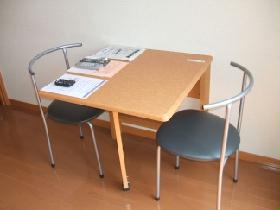 Living and room. 1F flooring, 2F carpet