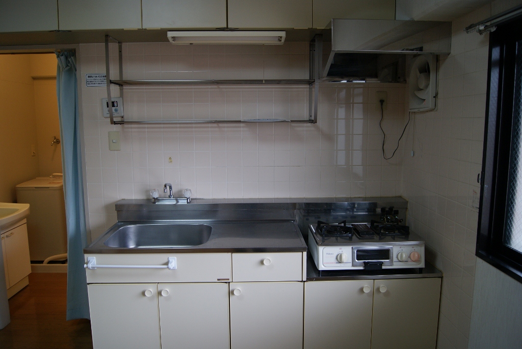 Kitchen. With gas stove