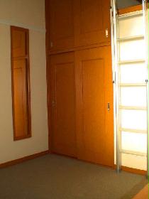 Living and room. Ladder leads to the loft.