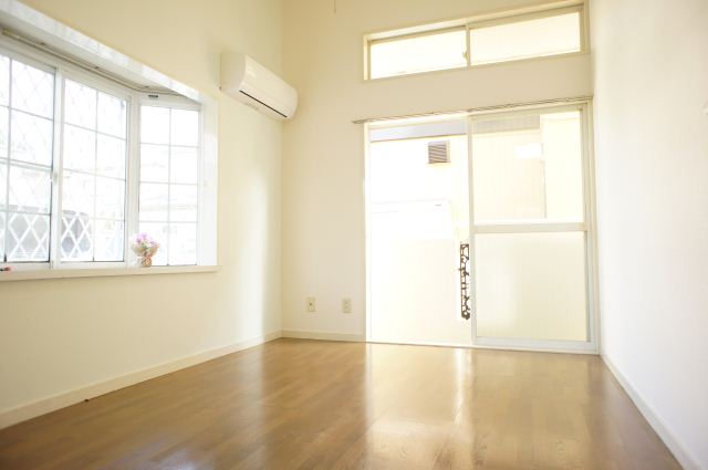 Living and room. Beautiful Western-style.