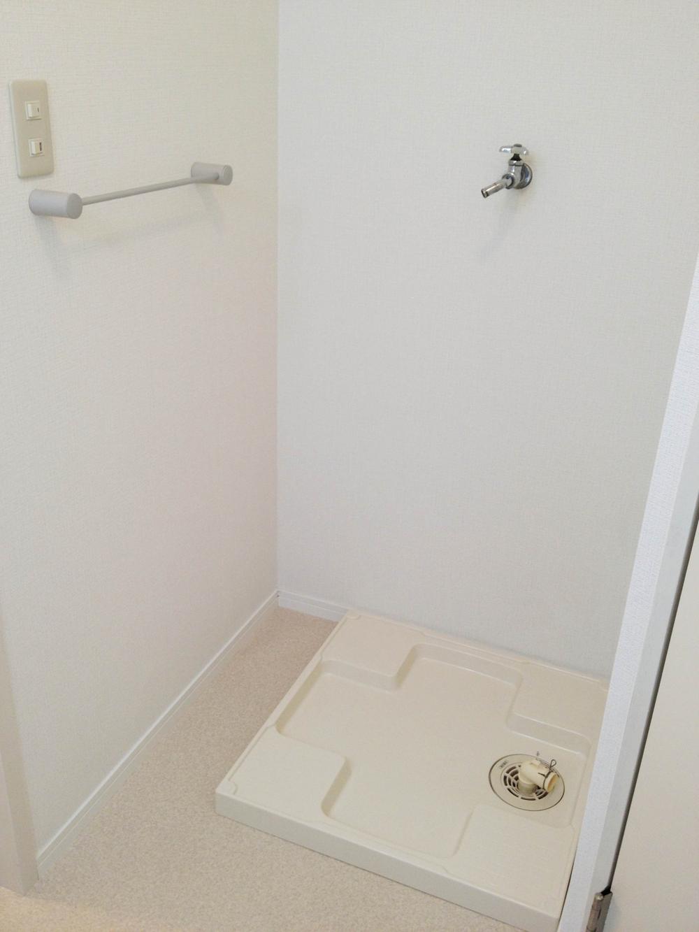 Wash basin, toilet. Room (August 2013) Shooting