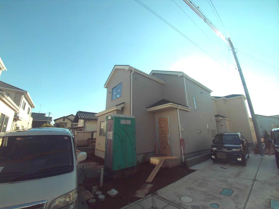 Local photos, including front road. E Building We offer the same use the finished model house of this property. Please feel free to contact us. 