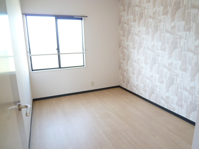 Other room space. Accent Cross (2)! !