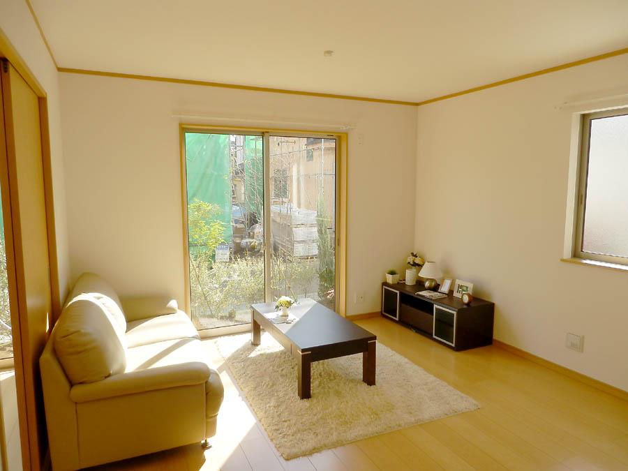 Living. Was building completed. Such as the actual image from per yang, We have to wait all the time so you can see directly. 