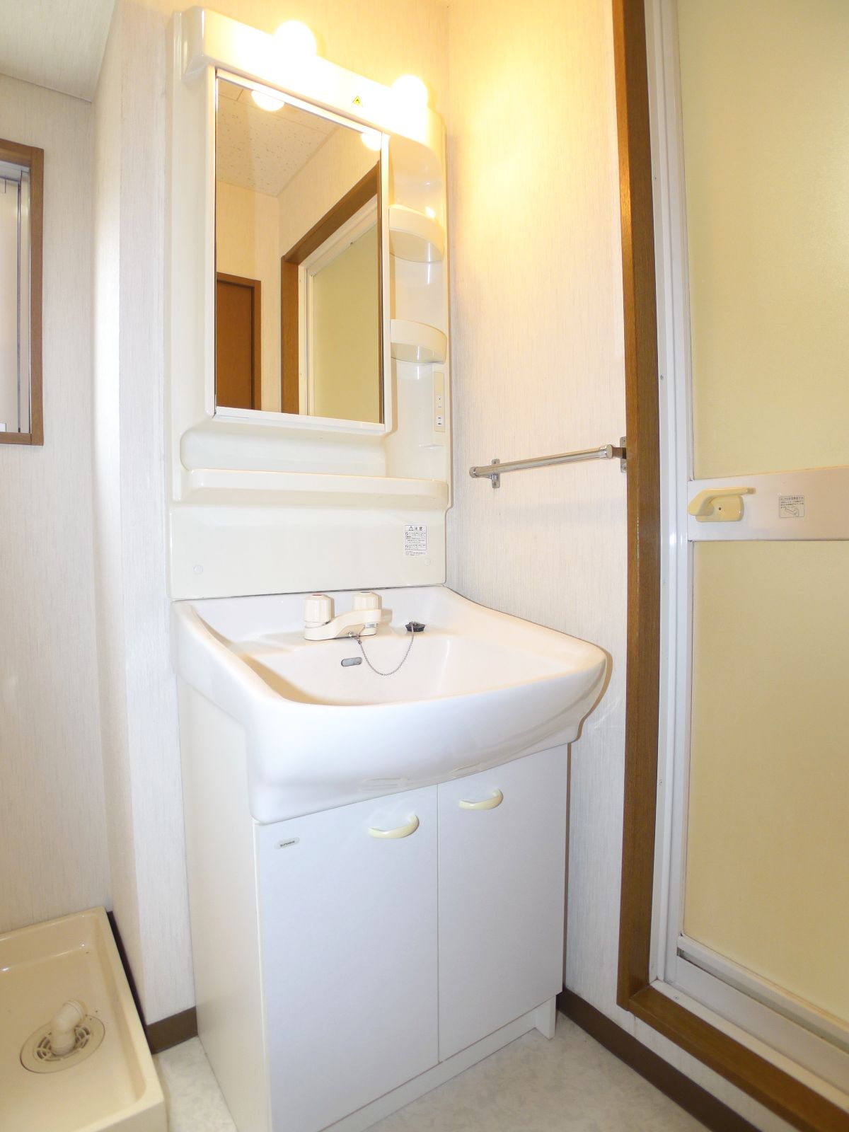 Washroom. Independent wash basin