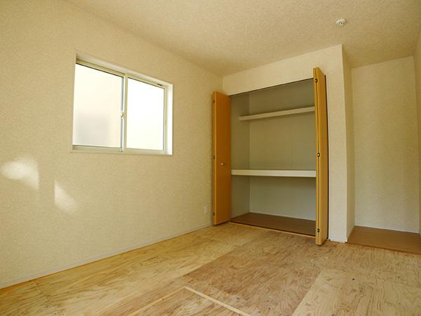 Non-living room. 1 Building