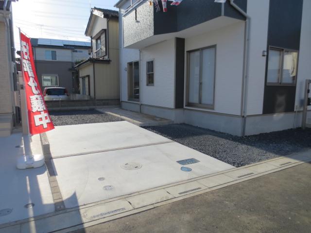 Parking lot. Local (11 May 2013) Shooting