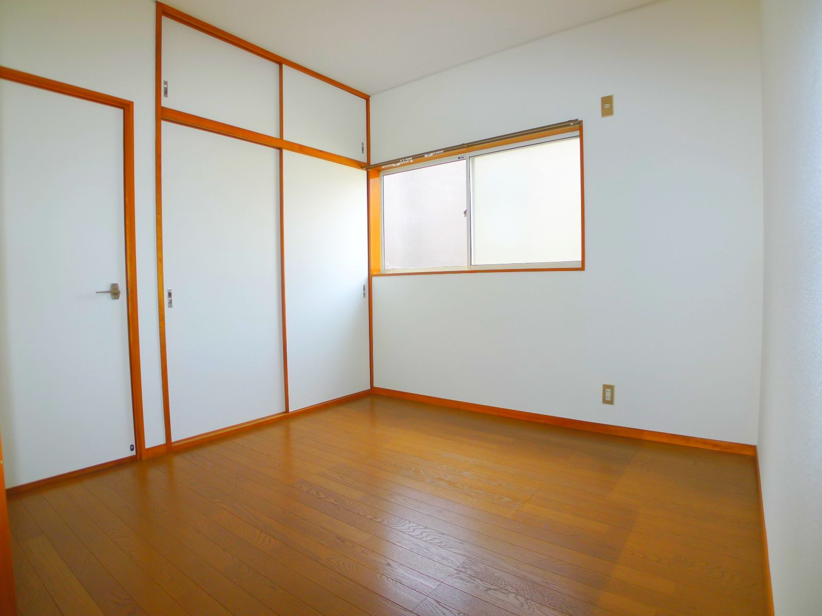 Living and room. 2 Kaiyoshitsu