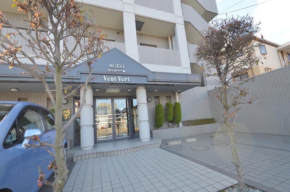 Entrance. Local (12 May 2013) Shooting