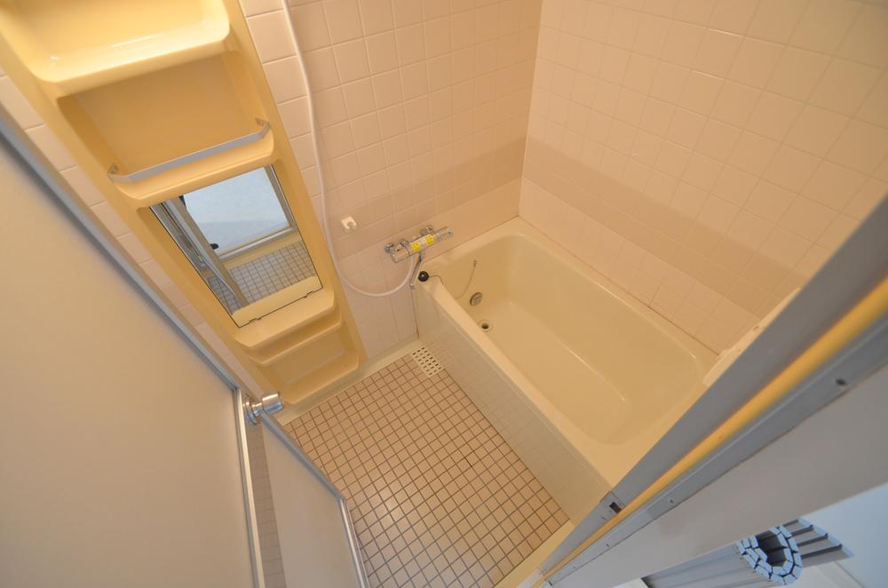 Bathroom. Local (12 May 2013) Shooting