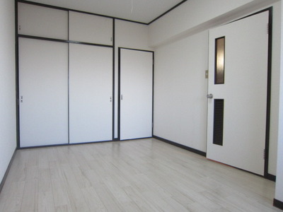 Living and room. Western-style housing! You can store plenty!