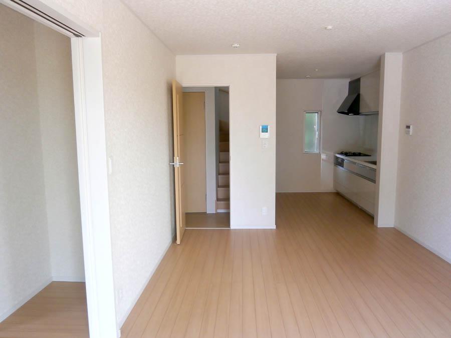 Living. Was building completed. Such as the actual image from per yang, We have to wait all the time so you can see directly.