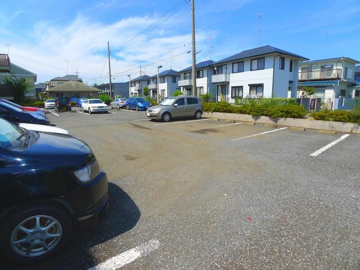 Parking lot. One Free