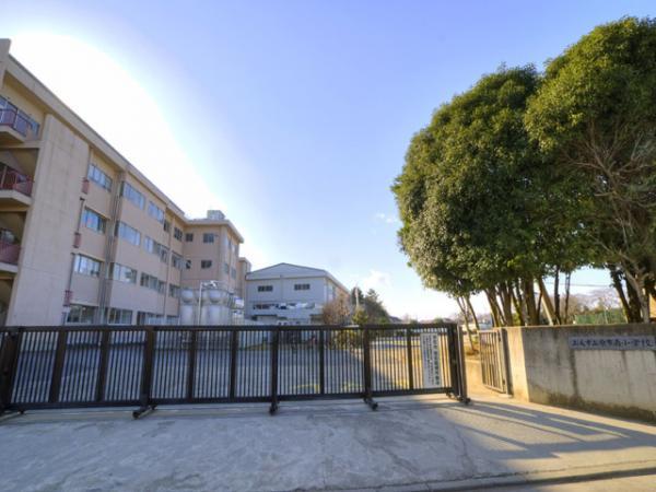 Primary school. Changwon 700m to the south elementary school