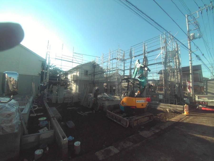 Local photos, including front road. We offer the same use the finished model house of this property. Please feel free to contact us.