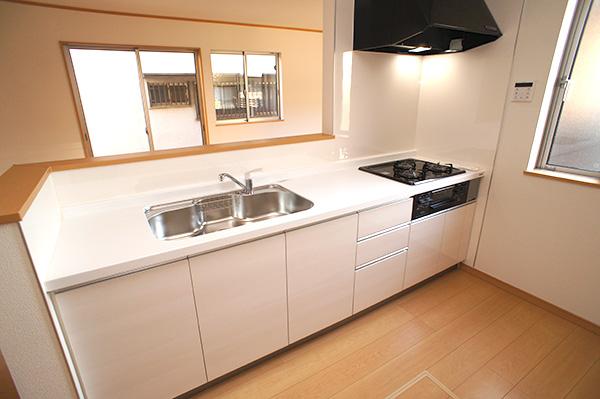 Kitchen. Produce a warm time face-to-face kitchen of your family Indoor (11 May 2013) Shooting