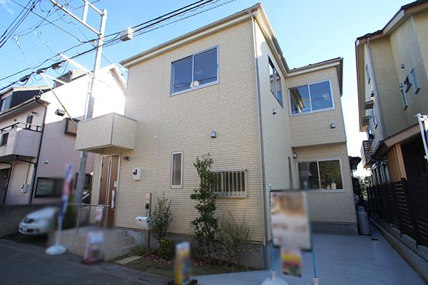 Local photos, including front road. Local (12 May 2013) Shooting