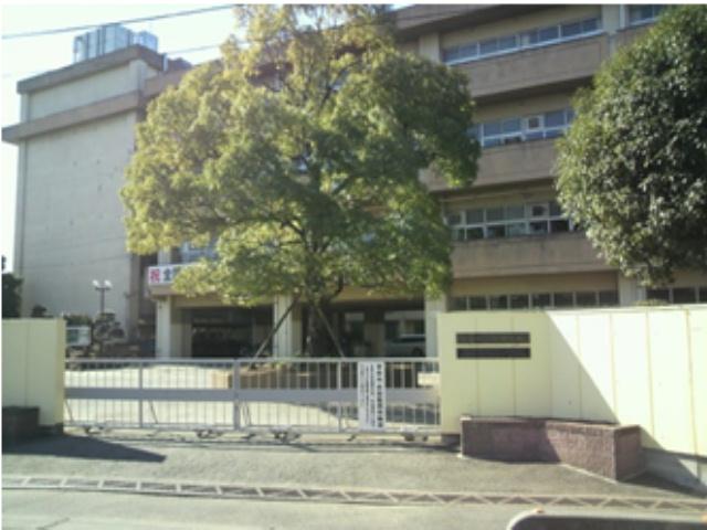 Junior high school. Ageo 1270m walk 16 minutes to the east junior high school