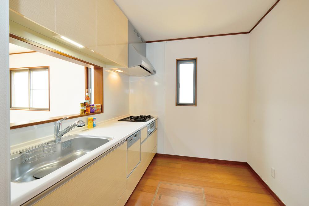 Kitchen. Glad to mom in kitchen! (10 Building)