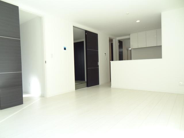 Living. Your family everyone is comfortable and welcoming spacious LDK (9 Building)