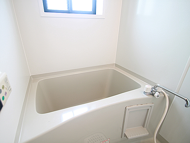 Bath. Reheating ・ The window also was ventilated if easy