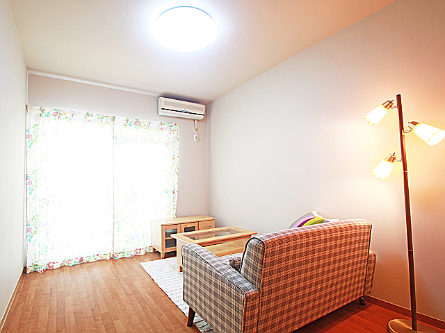 Other room space. Convenient Western-style of the same size is there are two almost the same storage