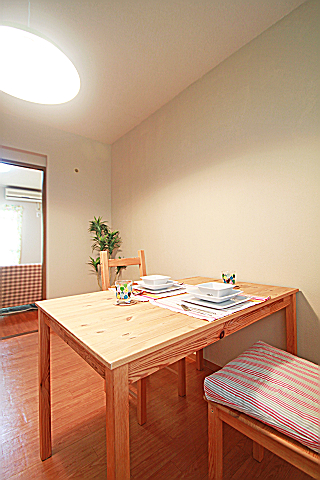 Living and room. Is living in the guise try something like this?