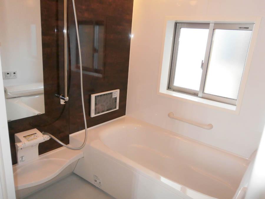 Bathroom. Was building completed. Such as the actual image from per yang, We have to wait all the time so you can see directly.