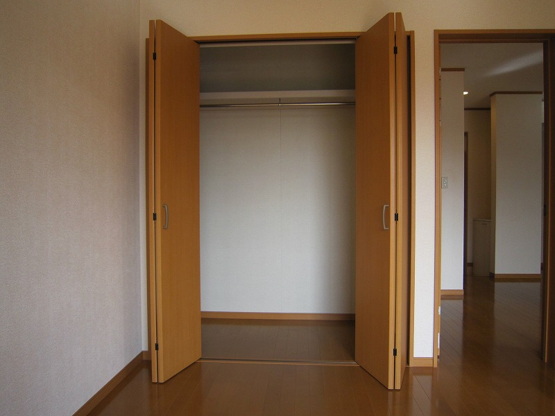 Receipt. 1 Pledge amount of closet