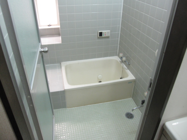 Bath. Relax in the bath!