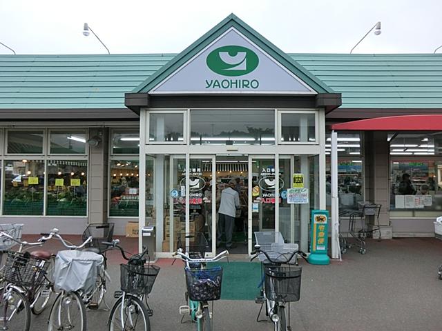Supermarket. Yaohiro 300m until Koizumi shop