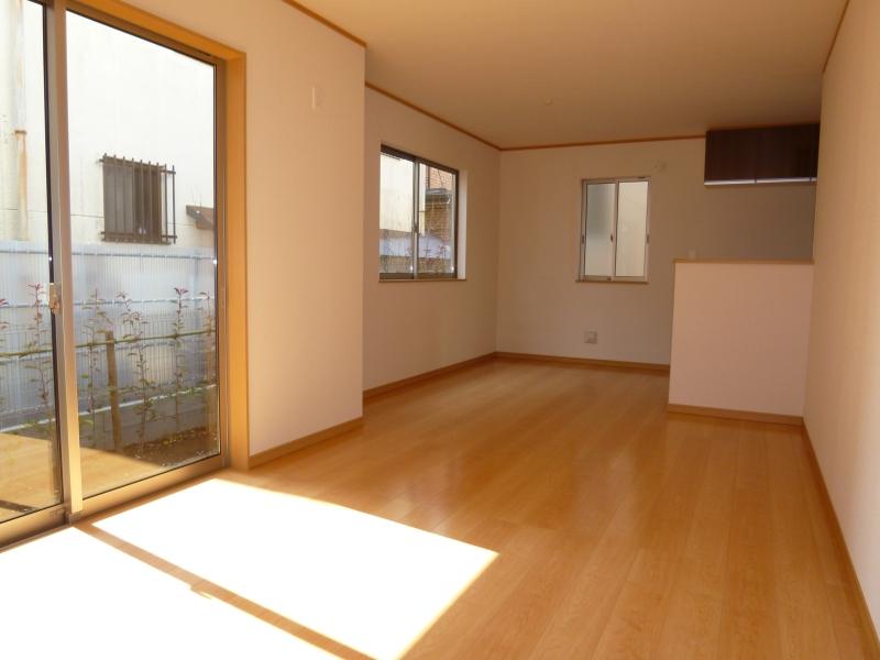 Same specifications photos (living)