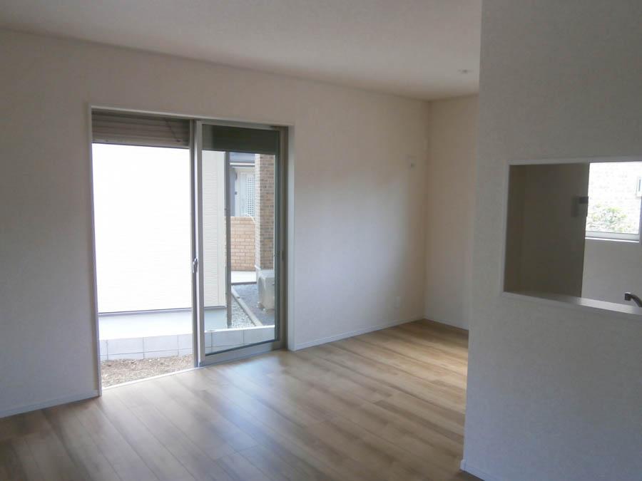 Living. Was building completed. Such as the actual image from per yang, We have to wait all the time so you can see directly.