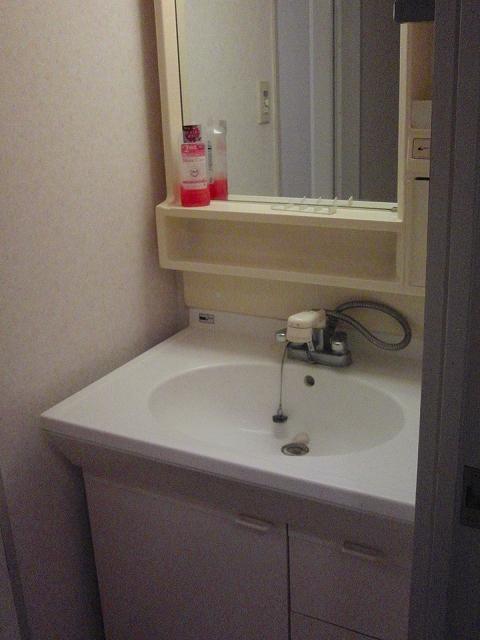 Wash basin, toilet
