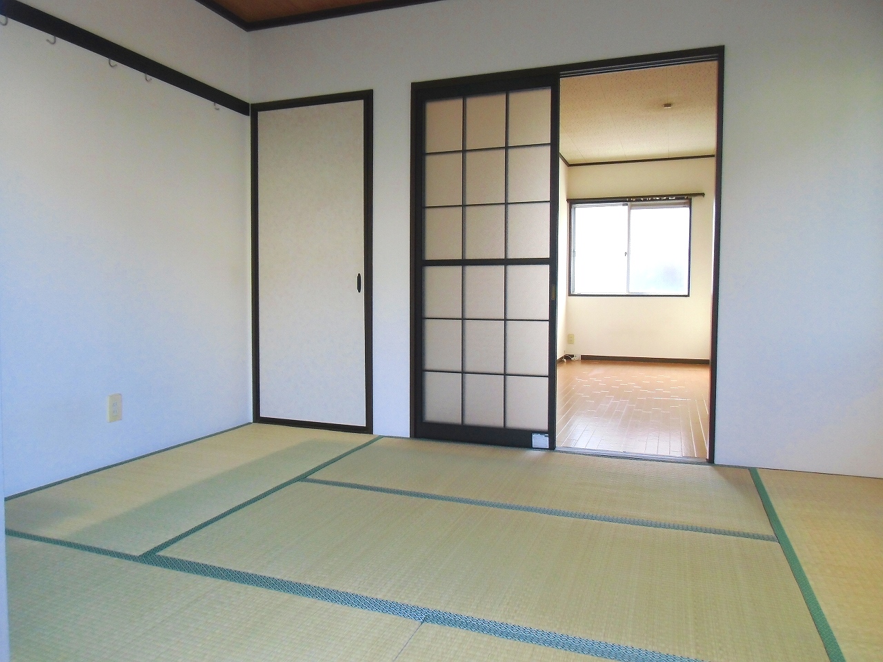 Living and room. I Japanese-style room is still calm