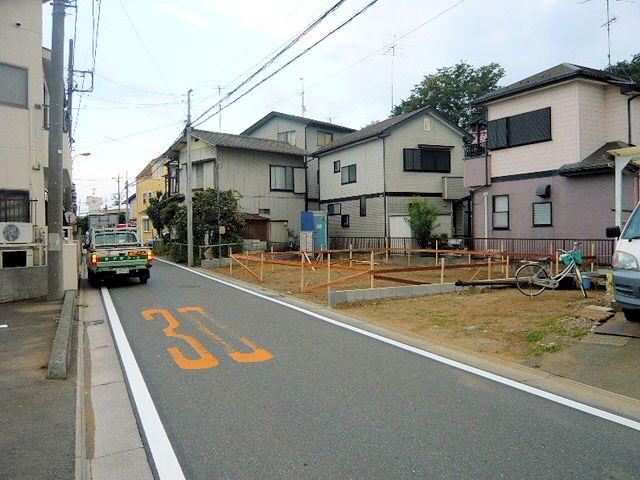 Local photos, including front road. Before road 4.8m