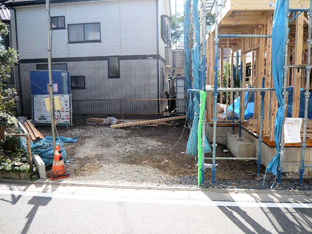 Parking lot. 10 / 17 Shooting Two Allowed