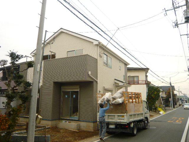 Local photos, including front road. 11 / 25 shooting