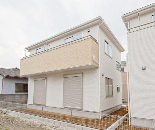 Local appearance photo. 4 Building