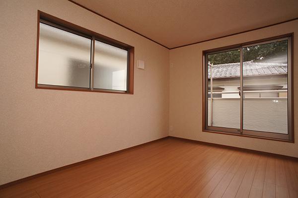 Non-living room. 1 Building