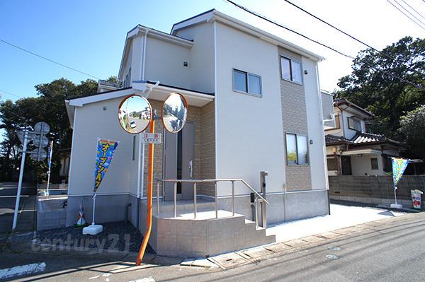 Local appearance photo. 1 Building