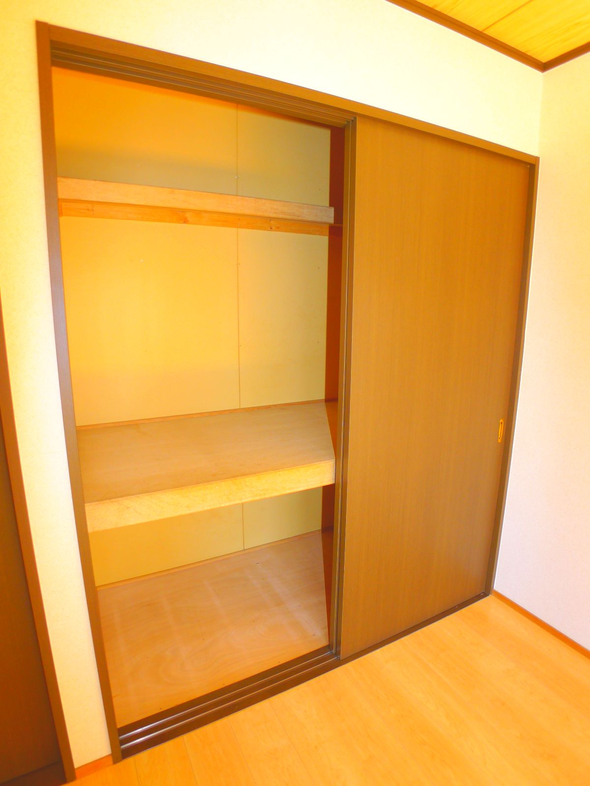 Receipt. Western style room