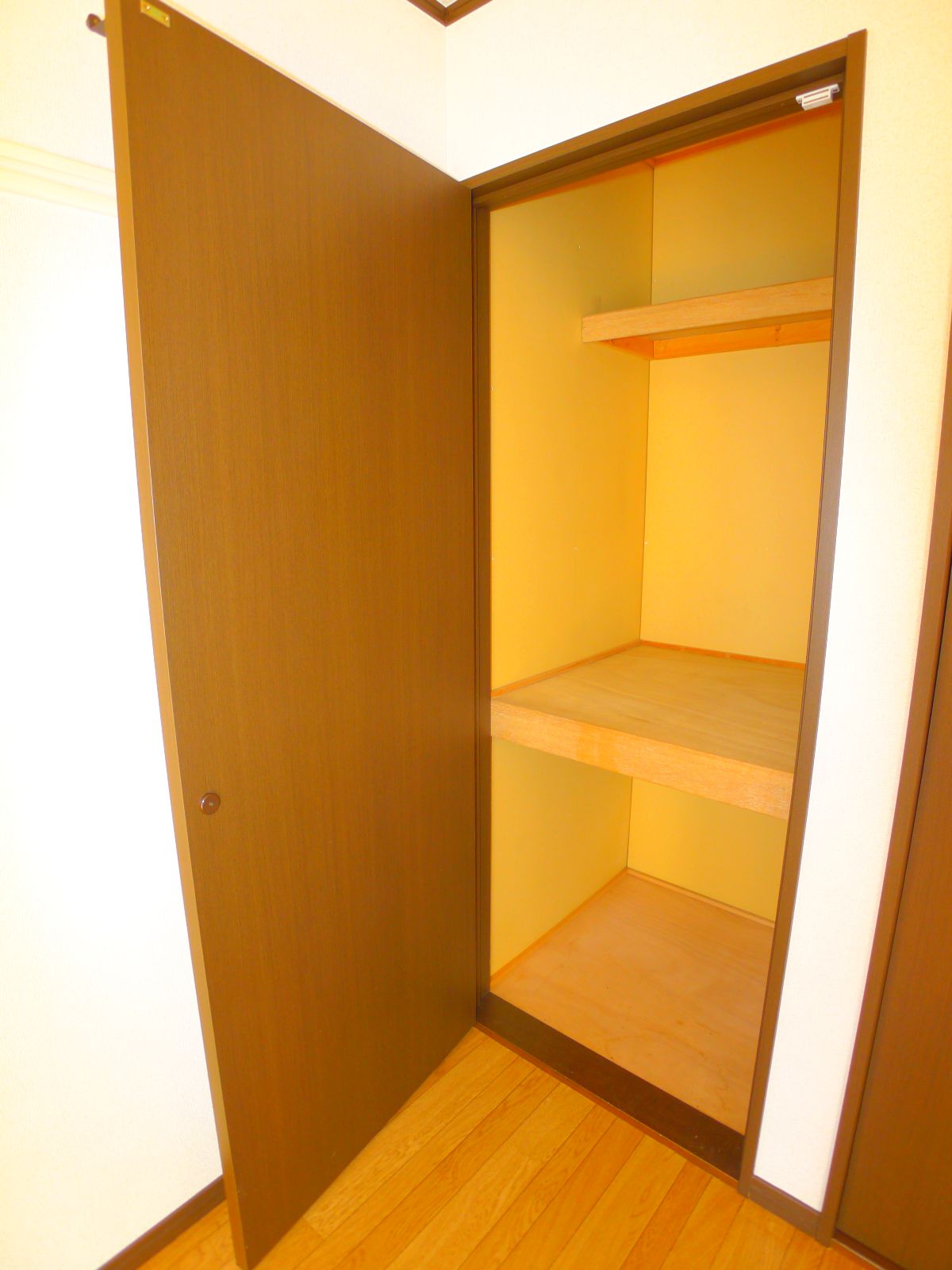 Receipt. Western style room