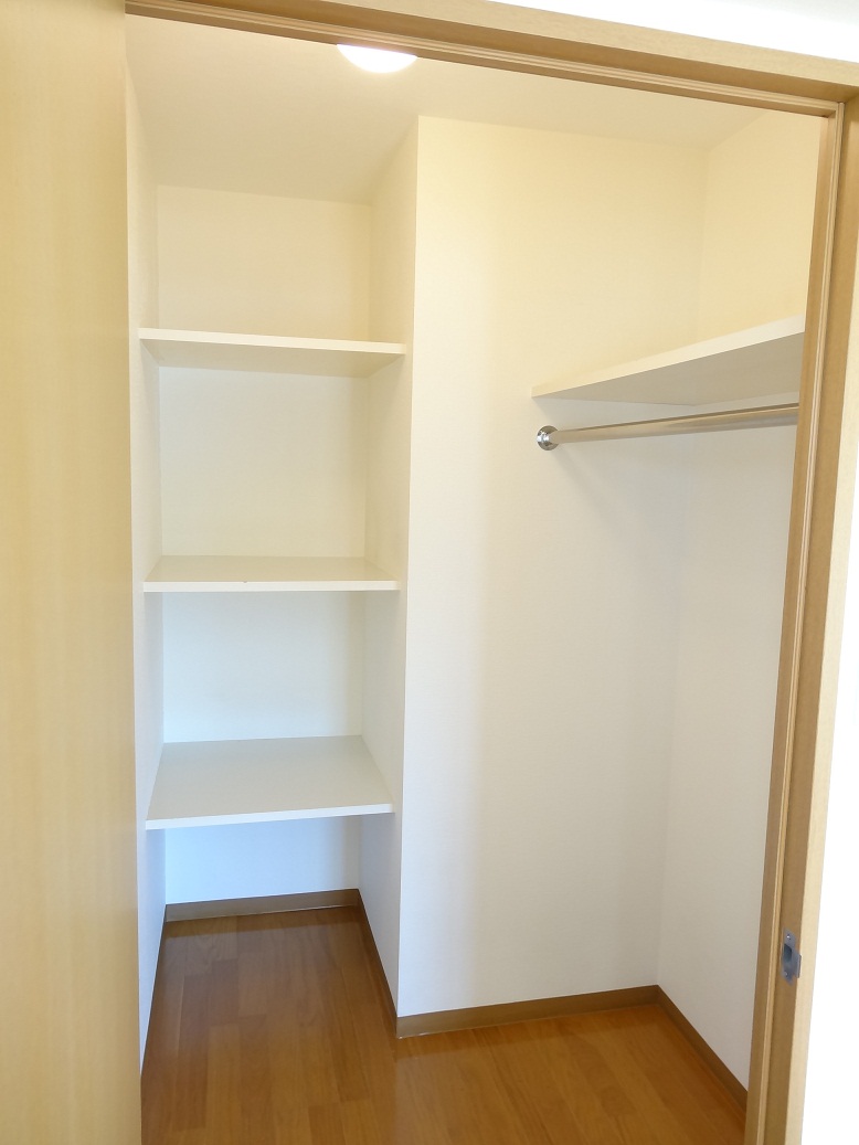 Receipt. Plenty of storage walk-in closet