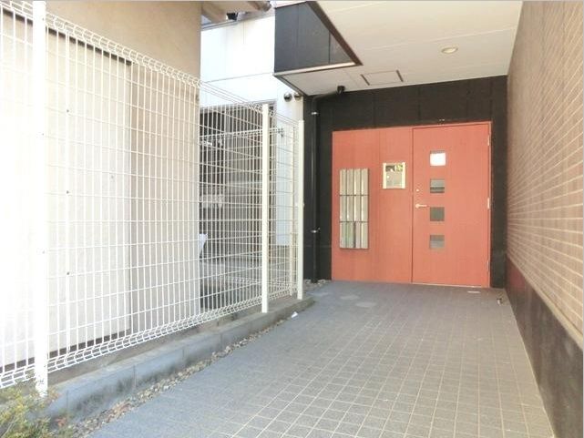 Security.  ☆ Auto-lock equipped ☆