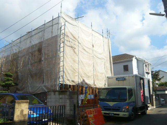 Local photos, including front road. 10 / 7 Shooting 1 Building