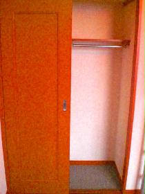 Receipt. Since the pole with a closet does not become a wrinkle important clothes.